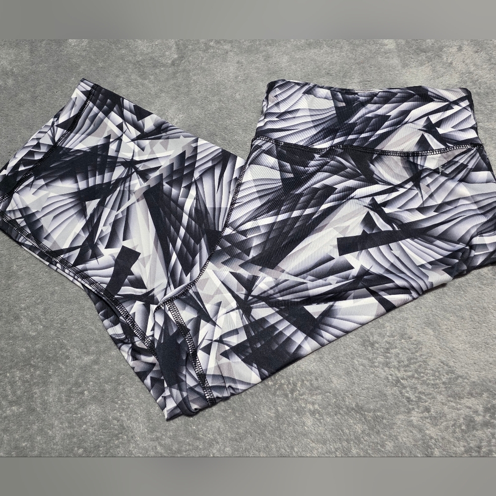 Danskin Now Capri Leggings, Black/White, Size XXL